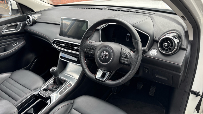 MG HS 1.5 T-GDI Trophy 5dr Petrol Hatchback